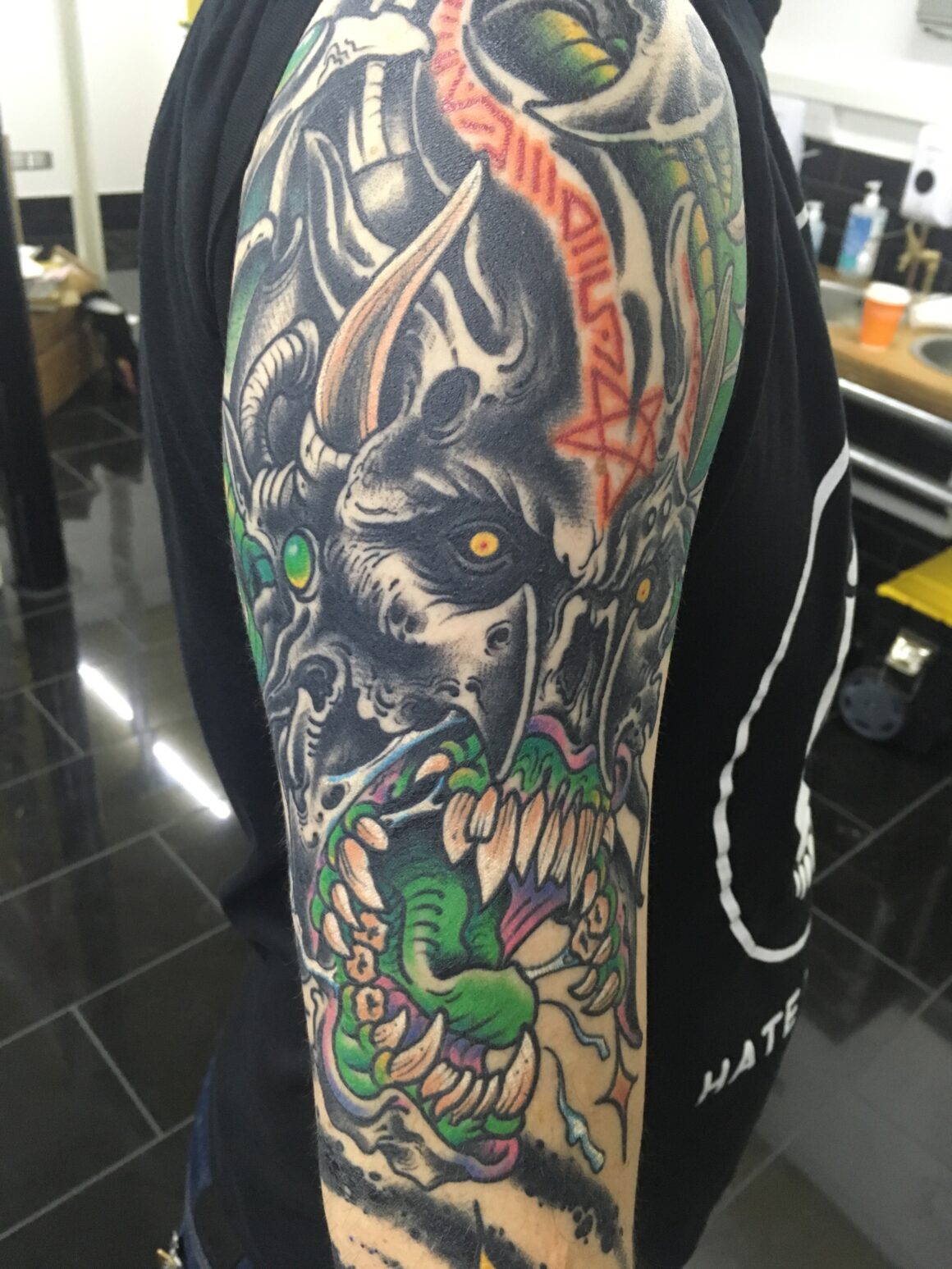 Loz, Circle of Swords Tattoo Studio, Worcester (UK)