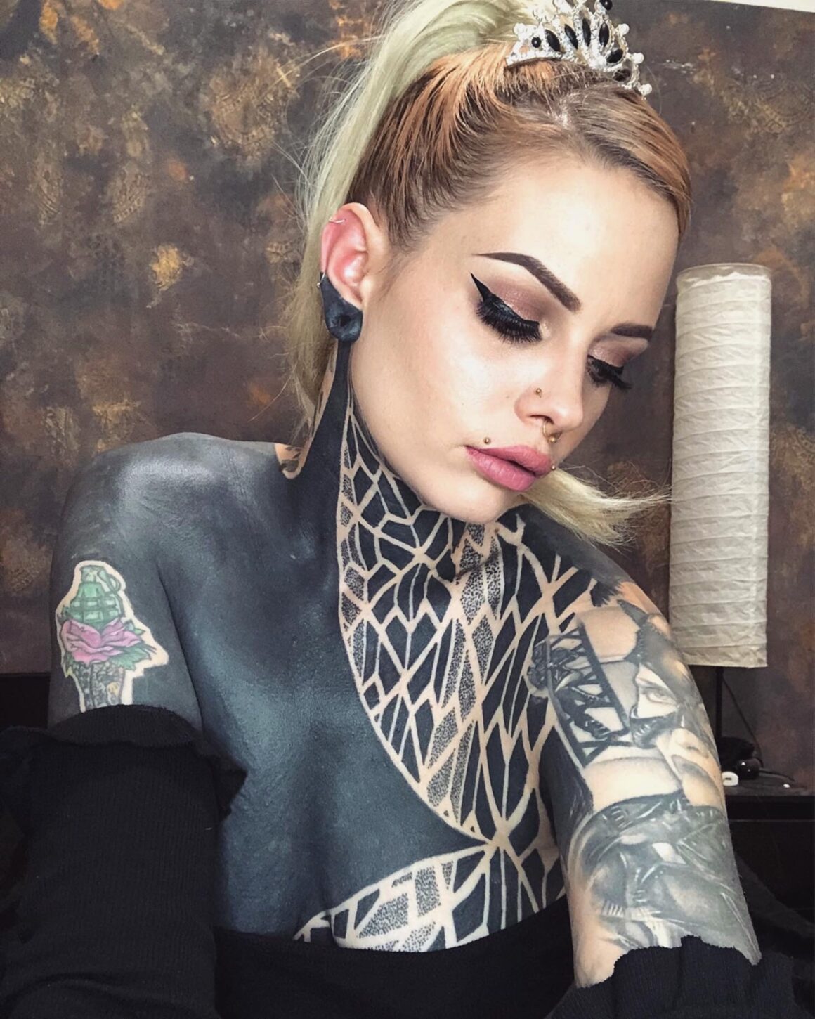Klara, modelo tatuadora húngara