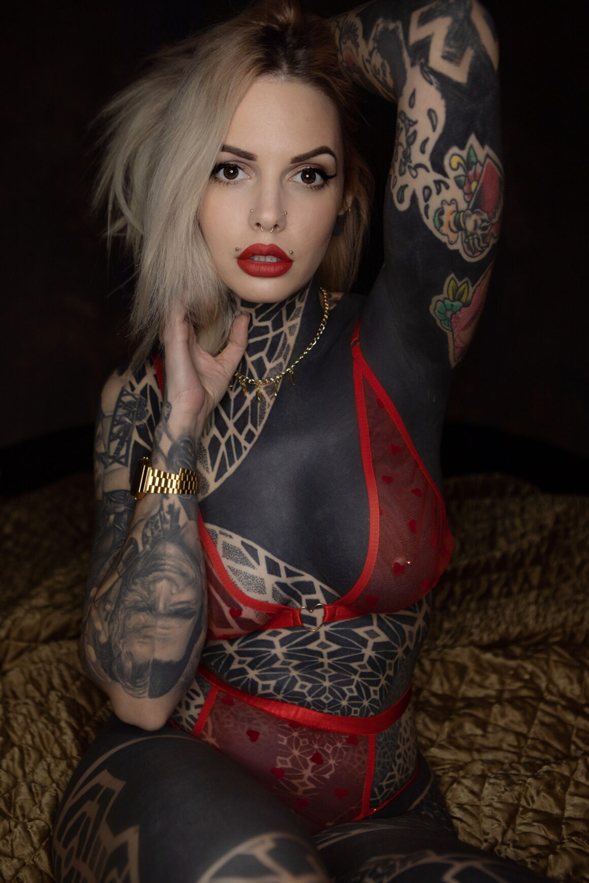 Klara, modelo tatuadora húngara