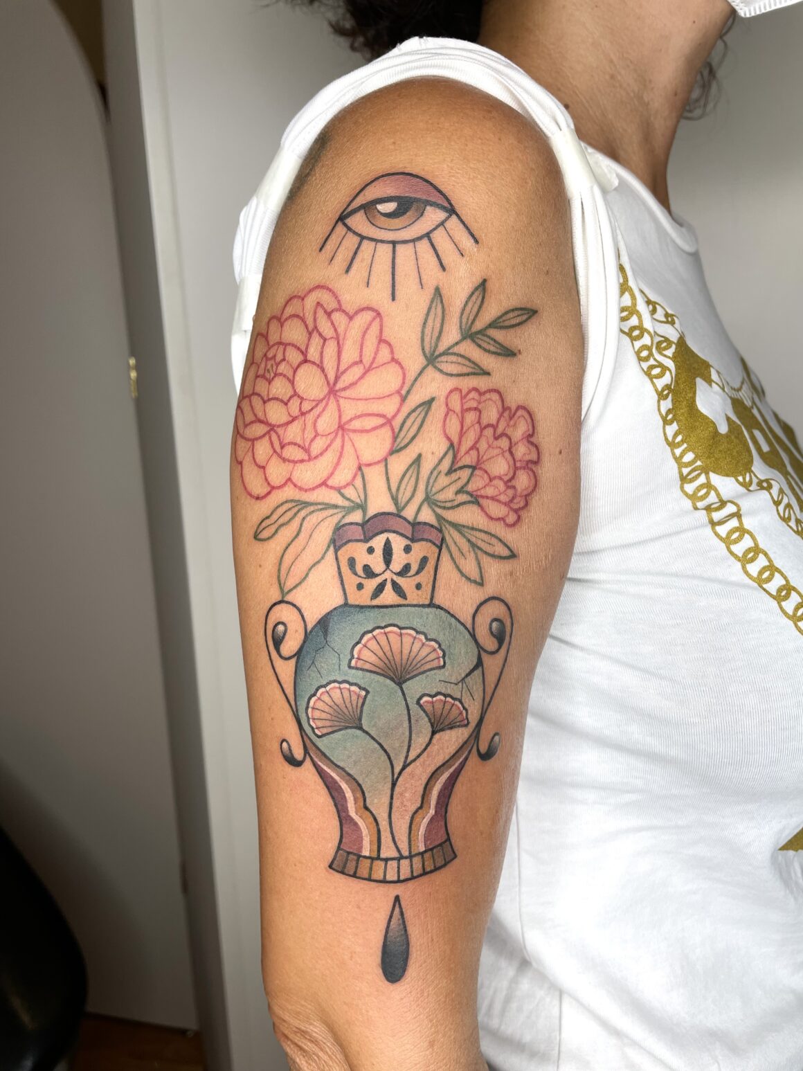 Tattoo by Lucille Ninivaggi, @lucille_roots