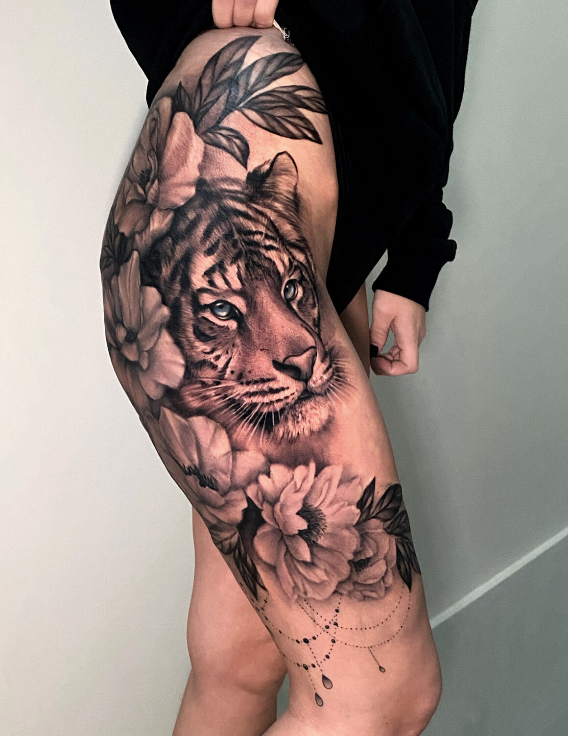 Tattoo by Regina Renjute, tattoo, @renjute