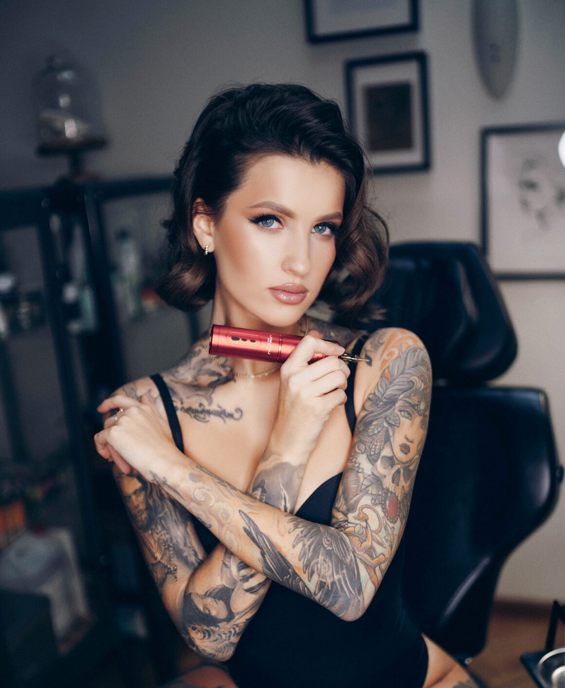 Regina Renjute, tattoo artist, @renjute