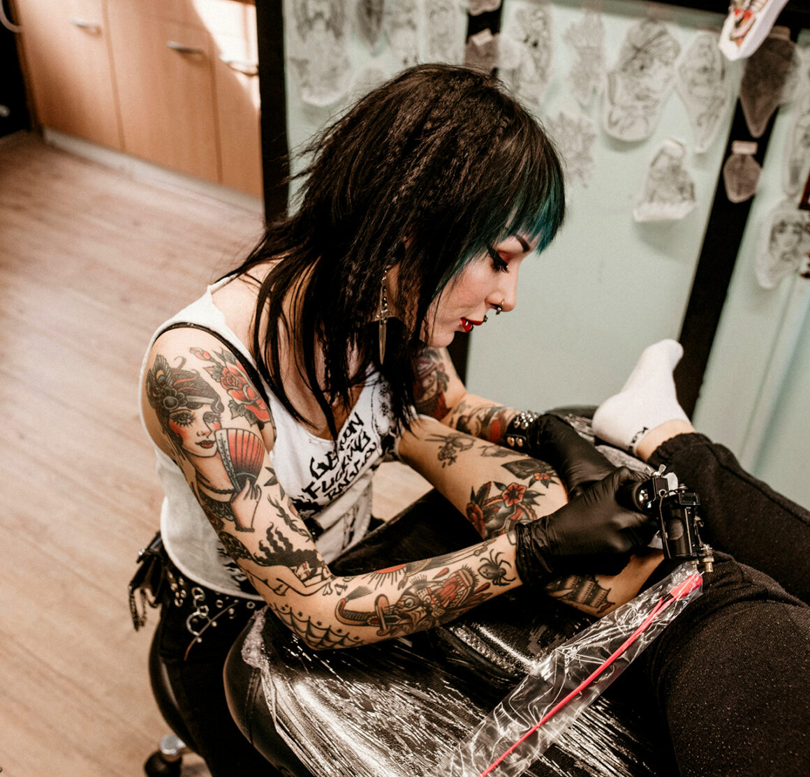 Moira Ramone, tattoo artist, @moira.ramone