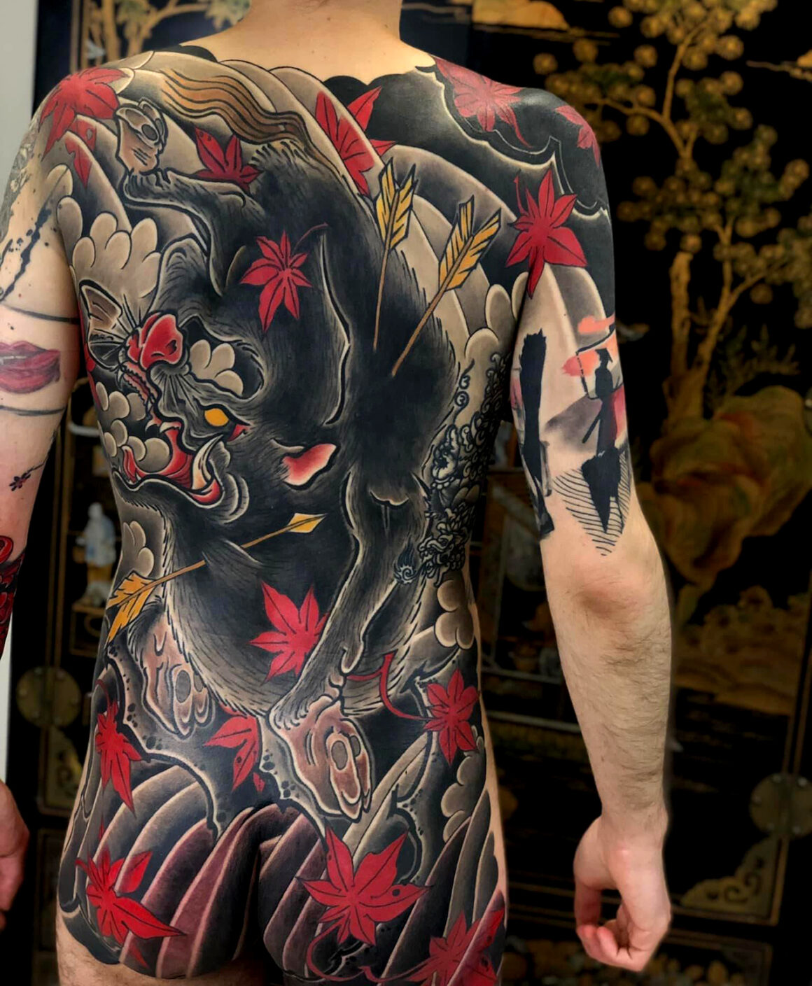 Falling cherry blossoms and the carp that never gives up - Tattoo Life