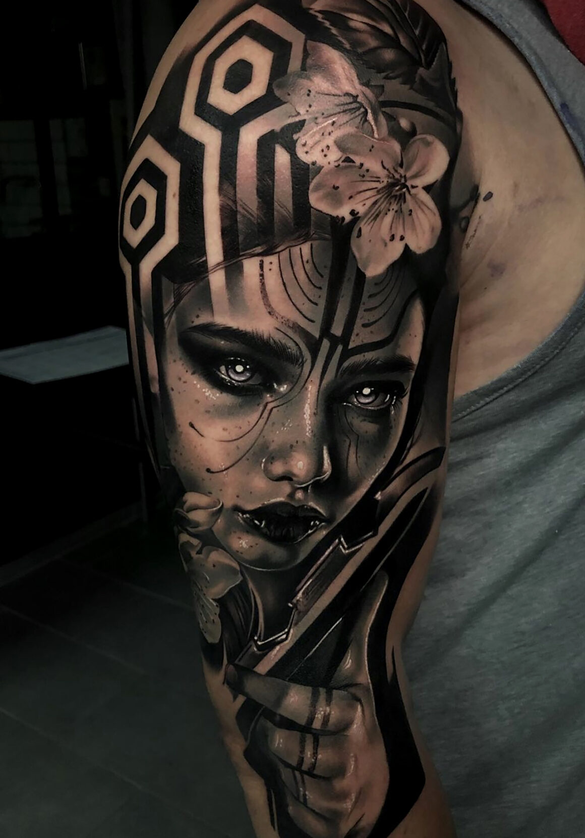 The power of tattoos in a mixture of Realism and Geometrical styles - Tattoo  Life