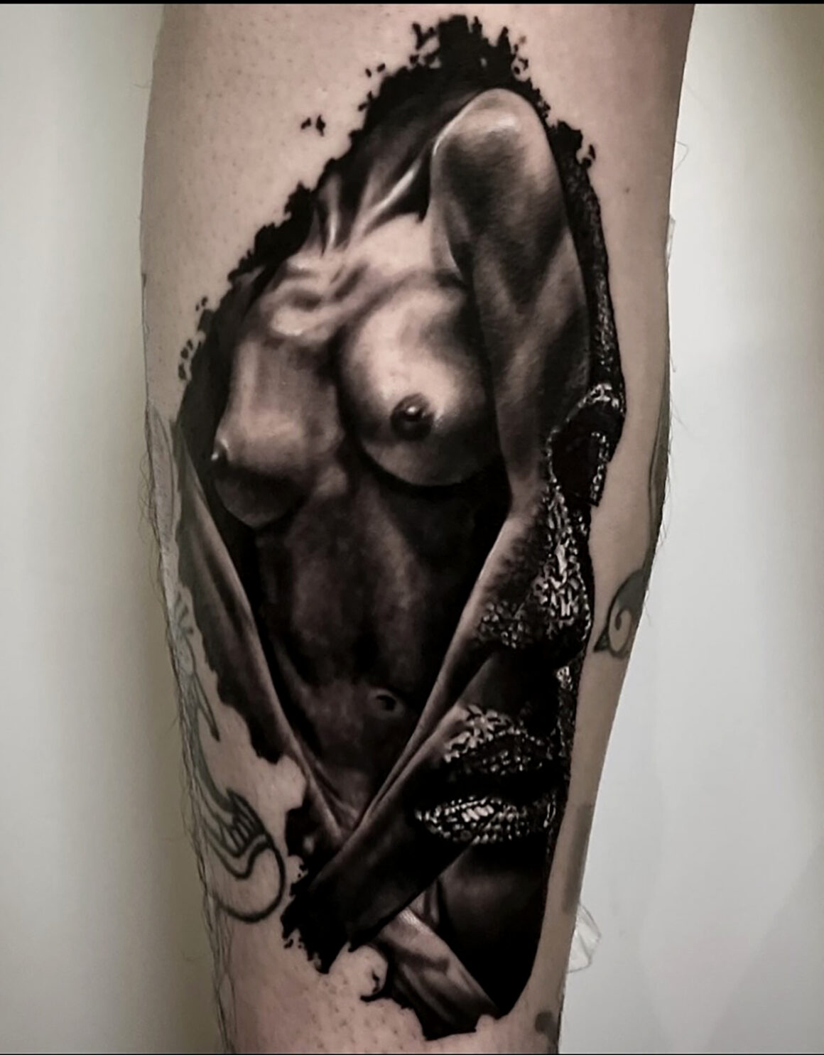 LIBERTY, studio de tatouage collectif Dark Horse