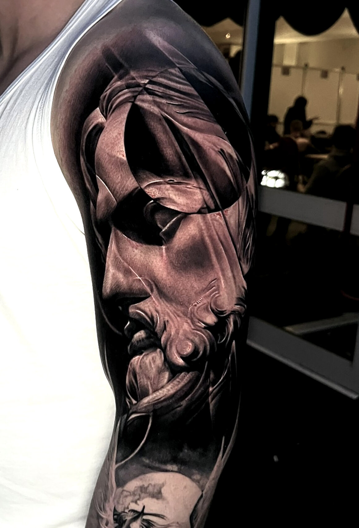 OLIVER KIRKHAM, studio de tatouage collectif Dark Horse