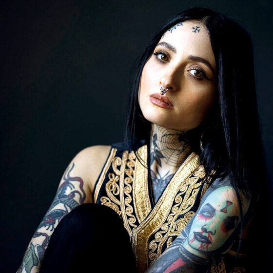 Cover girl: Sofa Oblina