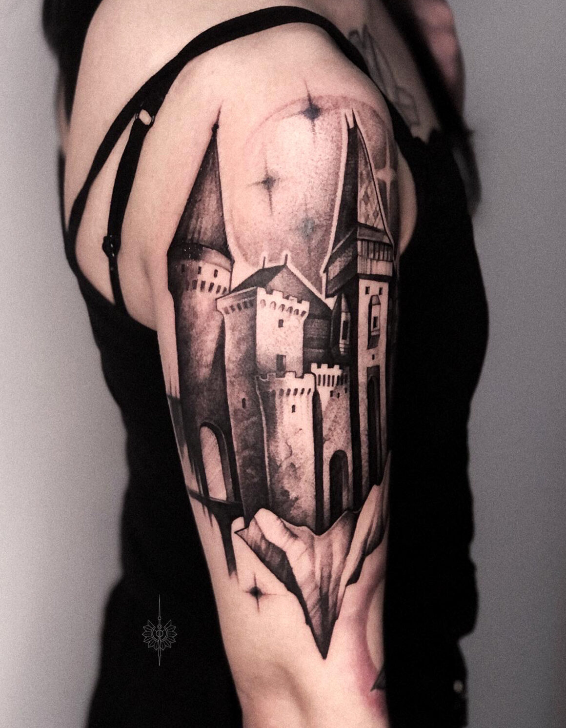 Tattoo by Alena Zozulenko, @zozutattoo