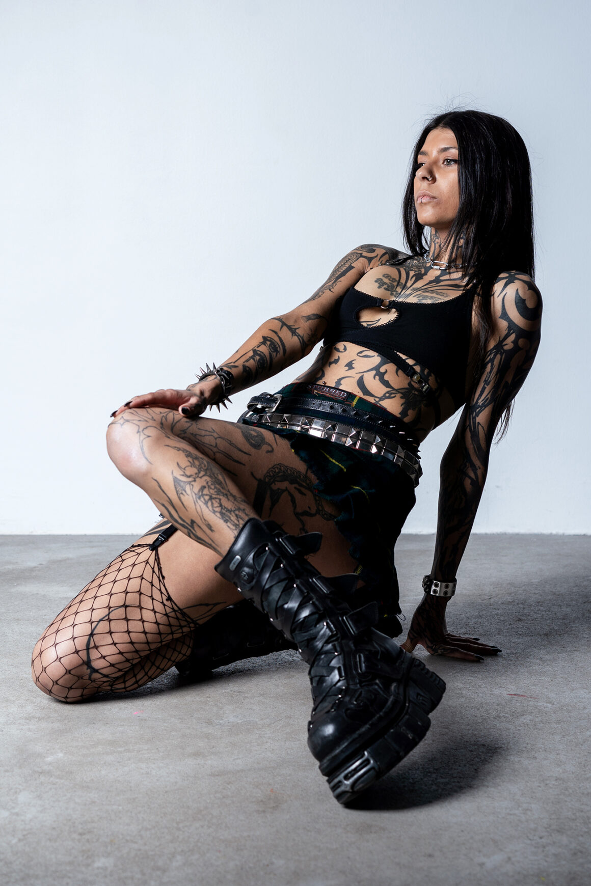 Tattoo artist Julie KWR, @juliekwr.tattoo body concept tattoo from neck to upper legs RA @khrm.ttt