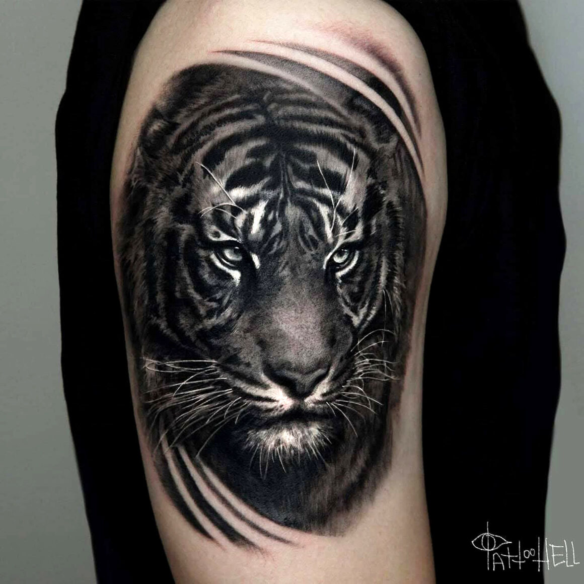 Tatouage par Mira Noh, @tattooel_light