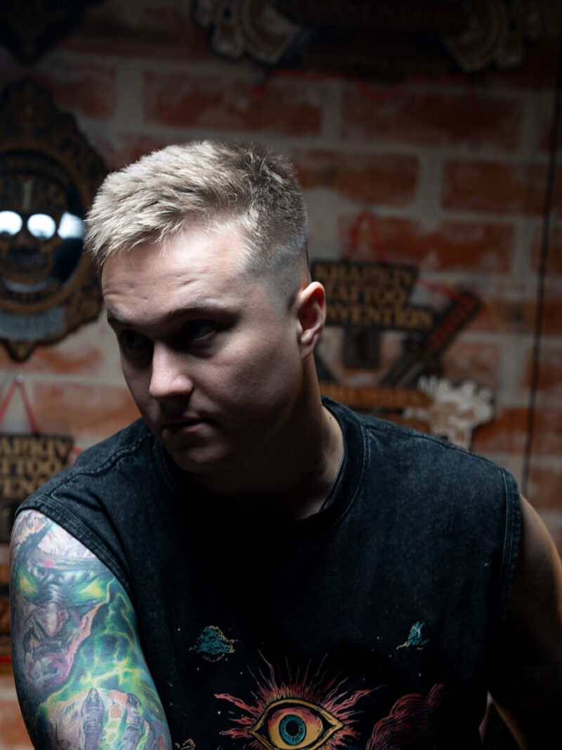 Tattoo artist Yura Plishenko, @plishen.co