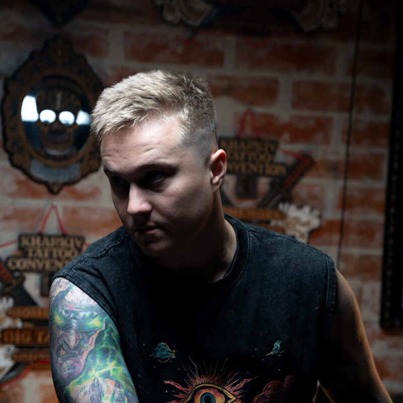 Tattoo artist Yura Plishenko, @plishen.co