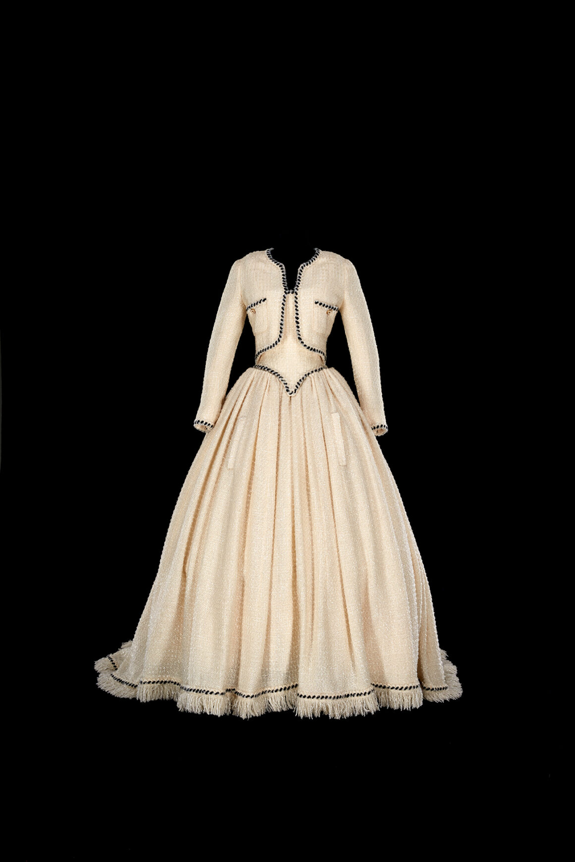 Robe CHANEL par Karl Lagerfeld, Haute-couture, automne-hiver 1992 © CHANEL photo Antoine Dumont