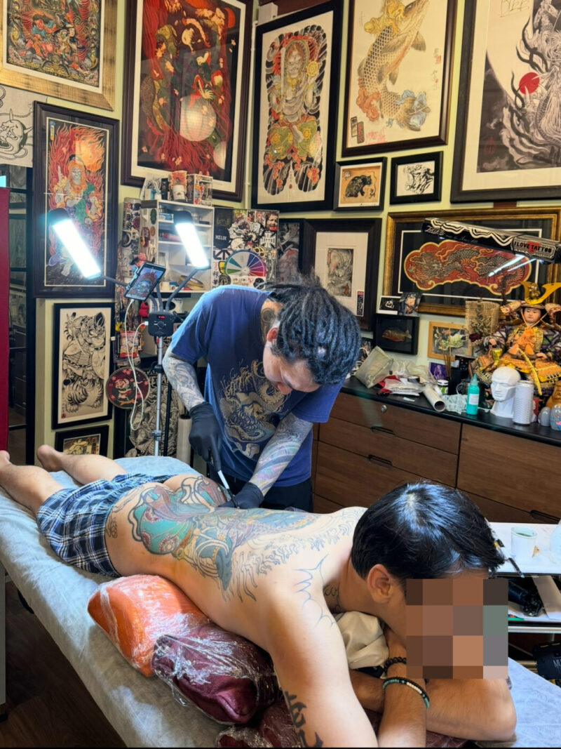 Tattoo artist Biee Sae-tang, @bieesaetang