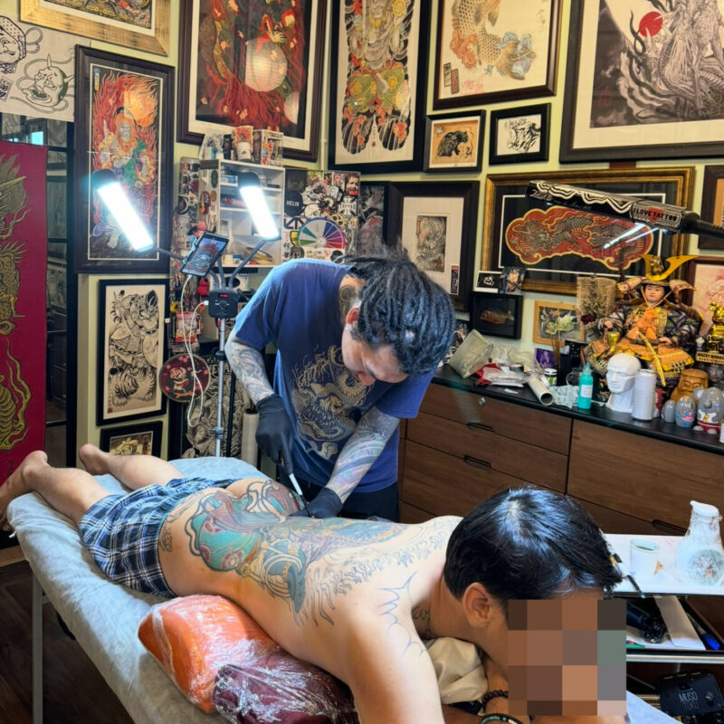 Tattoo artist Biee Sae-tang, @bieesaetang