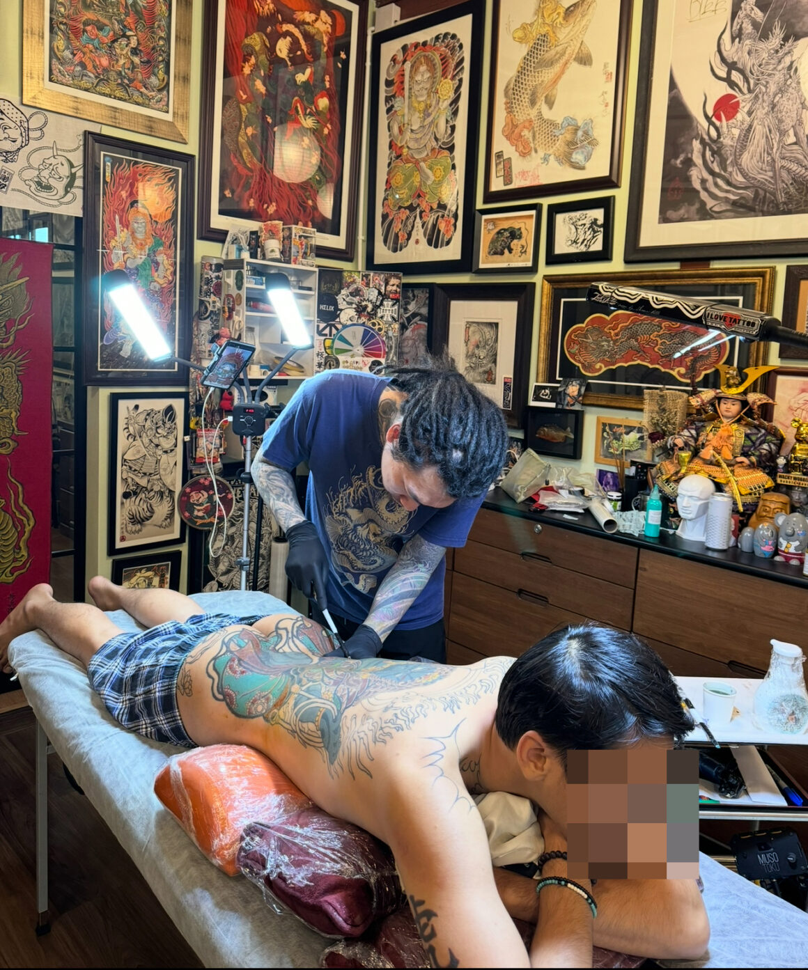 Tattoo artist Biee Sae-tang, @bieesaetang
