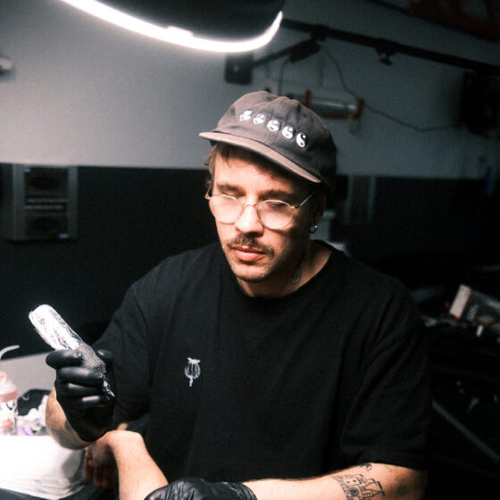 Tattoo artist Sebastian Skrobol, @sebastian_graves_