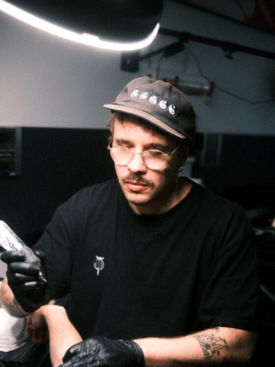 Tattoo artist Sebastian Skrobol, @sebastian_graves_