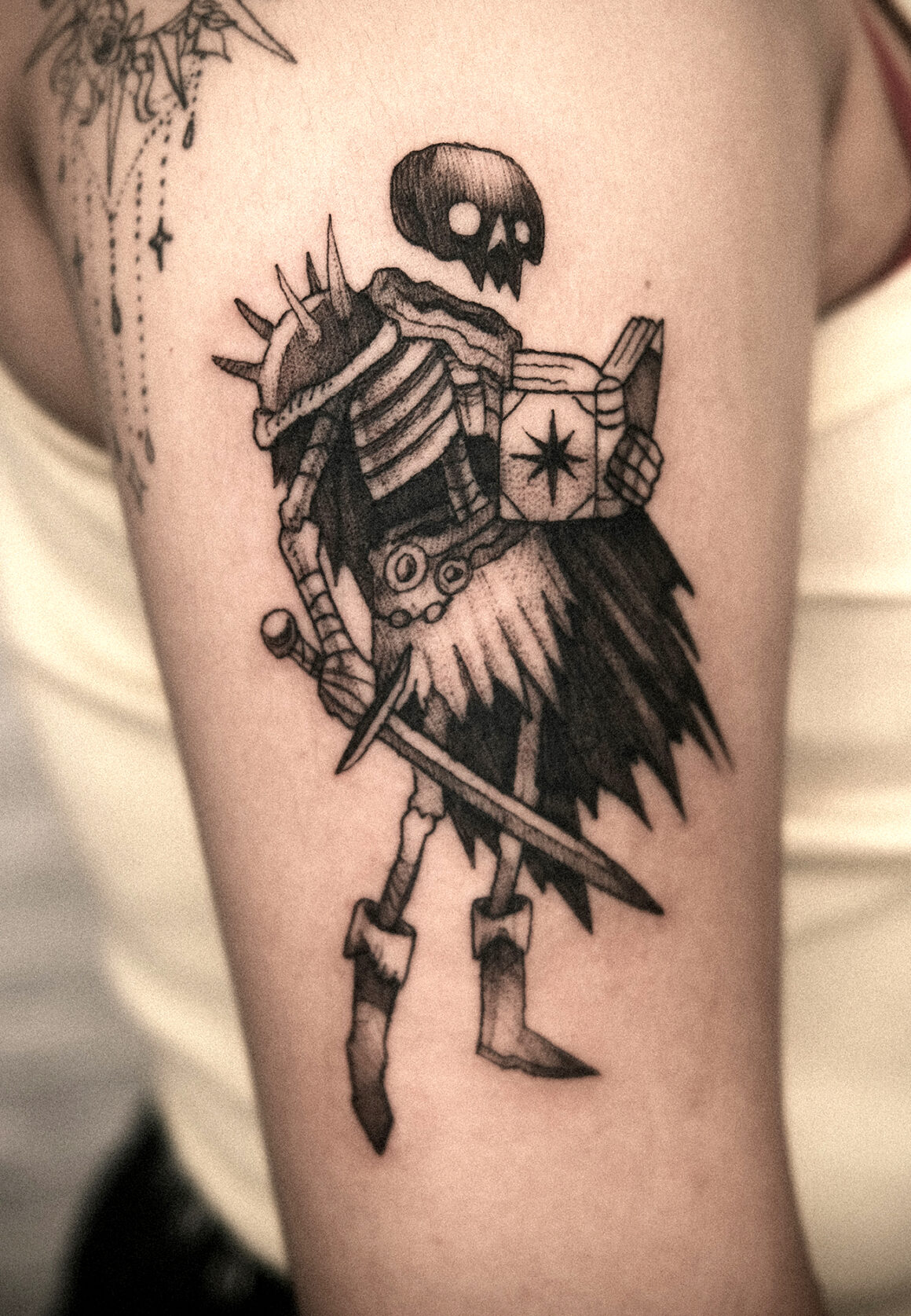 Tattoo by Sebastian Skrobol, @sebastian_graves_